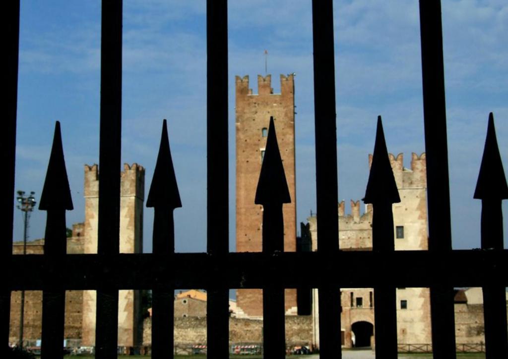 Bed And Breakfast Castello Villafranca di Verona Buitenkant foto